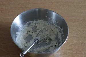 ボウルにペースト状のお豆腐が入っている